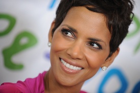 HalleBerry2011JenesseSilverRoseAuctionAndGala_276.jpg