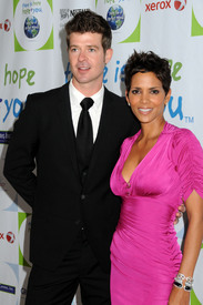 HalleBerry2011JenesseSilverRoseAuctionAndGala_287.jpg