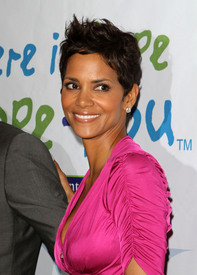 HalleBerry2011JenesseSilverRoseAuctionAndGala_301.jpg