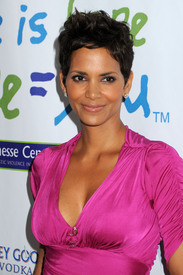 HalleBerry2011JenesseSilverRoseAuctionAndGala_310.jpg