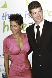 HalleBerry2011JenesseSilverRoseAuctionAndGala_319.jpg