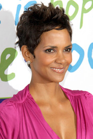 HalleBerry2011JenesseSilverRoseAuctionAndGala_321.jpg