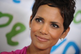 HalleBerry2011JenesseSilverRoseAuctionAndGala_323.jpg