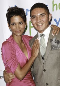 HalleBerry2011JenesseSilverRoseAuctionAndGala_326.jpg