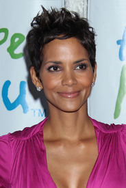 HalleBerry2011JenesseSilverRoseAuctionAndGala_334.jpg