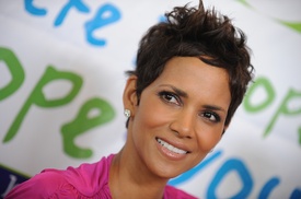 HalleBerry2011JenesseSilverRoseAuctionAndGala_336.jpg