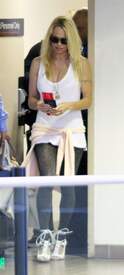 Pamela Anderson Arrives at Los Angeles International airport 16 April 2012  003.jpg