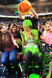 Halle Berry attends at Nickelodeon_'s 25th annual Kids_' Choice Awards 31.3.2012_07.jpg