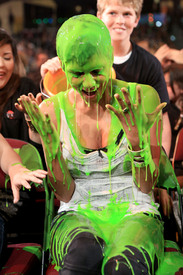 Halle Berry attends at Nickelodeon_'s 25th annual Kids_' Choice Awards 31.3.2012_08.jpg