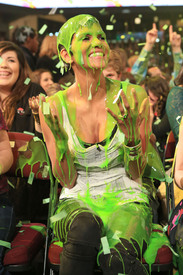 Halle Berry attends at Nickelodeon_'s 25th annual Kids_' Choice Awards 31.3.2012_10.jpg