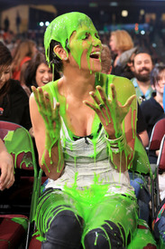 Halle Berry attends at Nickelodeon_'s 25th annual Kids_' Choice Awards 31.3.2012_11.jpg