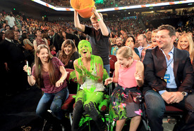Halle Berry attends at Nickelodeon_'s 25th annual Kids_' Choice Awards 31.3.2012_15.jpg