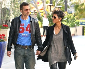 Halle Berry shopping at Westfield Mall in Century City 5.4.2012_01.jpg