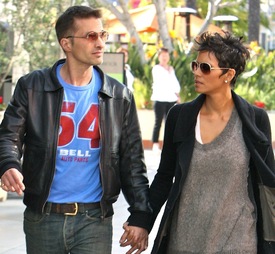 Halle Berry shopping at Westfield Mall in Century City 5.4.2012_02.jpg