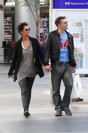 Halle Berry shopping at Westfield Mall in Century City 5.4.2012_09.jpg