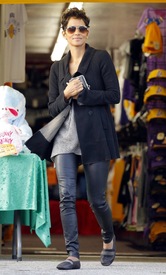 Halle Berry shopping in Century City 5.4.2012_28.jpg