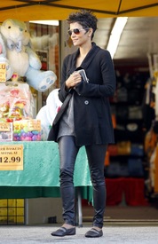 Halle Berry shopping in Century City 5.4.2012_35.jpg