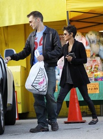 Halle Berry shopping in Century City 5.4.2012_39.jpg
