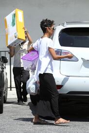Halle Berry shops at Petco 6.4.2012_15.jpg