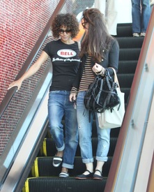 Halle Berry out shopping in Los Angeles 27.4.2012_05.jpg