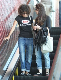 Halle Berry out shopping in Los Angeles 27.4.2012_07.jpg