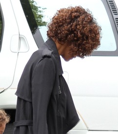 Halle Berry picks Nahla up from school in Los Angeles 15.2012_03.jpg