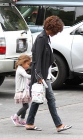 Halle Berry picks Nahla up from school in Los Angeles 15.2012_04.jpg