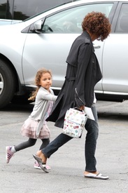 Halle Berry picks Nahla up from school in Los Angeles 15.2012_10.jpg