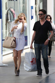 D004.jpgDiane Kruger - Shopping at a Westfield Mall in Los Angeles (2013.04.03.).jpg