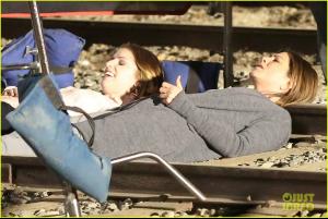 jennifer-aniston-anna-kendrick-get-emotional-lying-on-train-tracks-for-cake-08.jpg