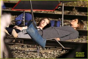 jennifer-aniston-anna-kendrick-get-emotional-lying-on-train-tracks-for-cake-06.jpg
