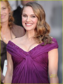 natalie-portman-oscars-2011-red-carpet-0.jpg