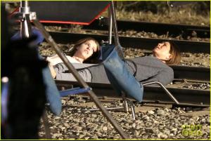 jennifer-aniston-anna-kendrick-get-emotional-lying-on-train-tracks-for-cake-07.jpg