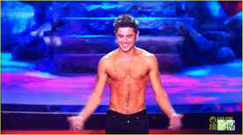 zac-efron-shirtless-mtv-movie-awards-2014-17.jpg