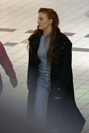 Sophie Turner_04.jpg