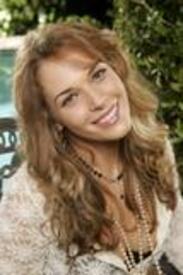 th_AmandaRighetti008.jpg