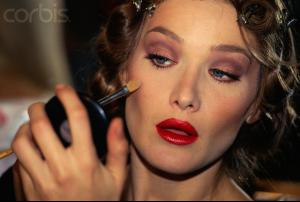 Carla_Bruni_Applying_Makeup324319_8.jpg