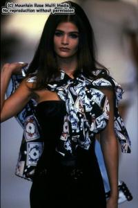 helena_christensen_Chanel_pap_1991_0140333412_14.jpg