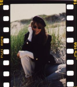 carla_bruni_beach316919_1.jpg