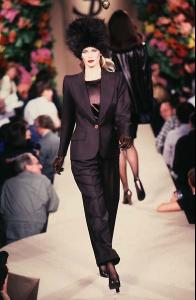claudia_ysl_magic8.jpg