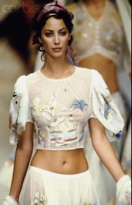 christy_Turlington_CHLOE316921_4.jpg
