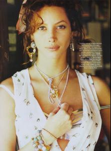 christy_turlington_100321896_5.jpg