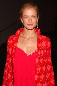 91773_celebrity_city_Carolyn_Murphy_20_123_549lo.JPG