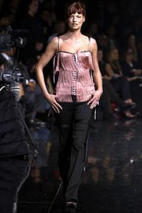 linda_Dolce___Gabbana_Fall_20032.jpg