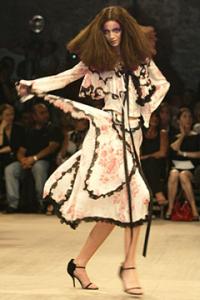 maria_Viktor___Rolf_Spring_2003_Ready_to_Wear3.jpg