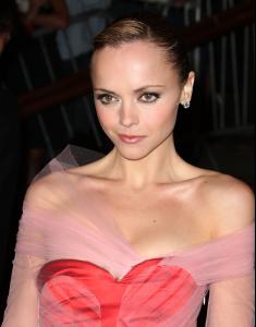 Christina_Ricci___Metropolitan_Museum_of_Art_Costume_Institute_Gala__2008.jpg