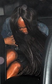 Naomi_Campbell_parties_hard_on_her_birthday_16.jpg