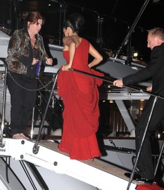 celebrity_paradise.com_SalmaHayek_Yacht_Cannes_035.jpg