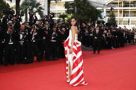 Zoe_Saldana_The_Tree_Of_Life_Cannes_052.jpg