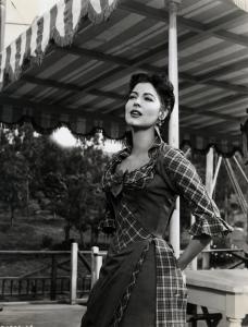 36758_ava_gardner_the_celebrity_city_31495_122_67lo.jpg